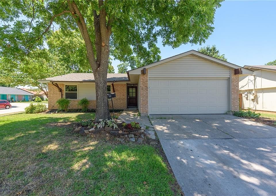 1st image of 602 Price Dr