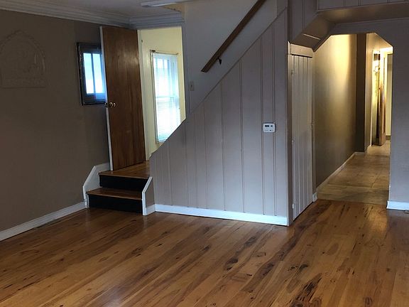 2nd image of 3961 Clubview Ave