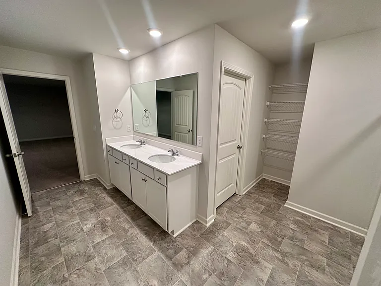 19 Manor Way — Photo 42