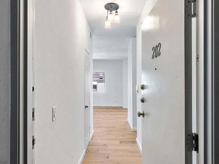 1515 Amherst Ave #202 — Photo 17