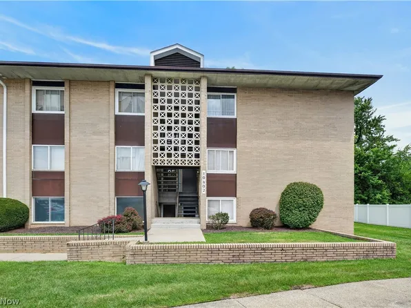 10402 N Church Dr APT 405, Parma Heights, OH 44130