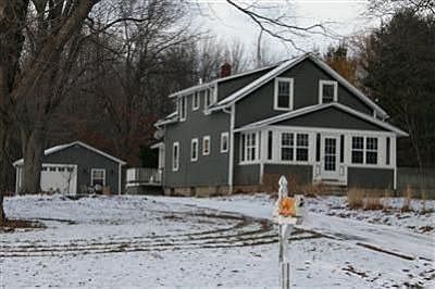 2nd image of 118 E Main St