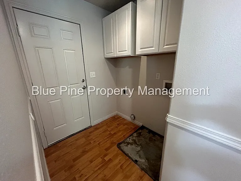 648 E Poplar St — Photo 8