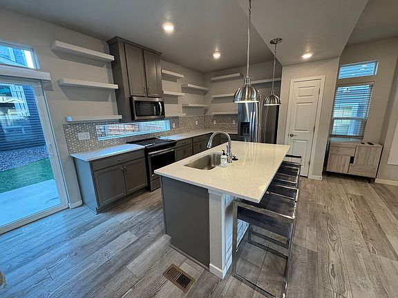 3rd image of 10183 Zeno St