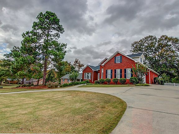 3rd image of 380 Clubland Cir SE