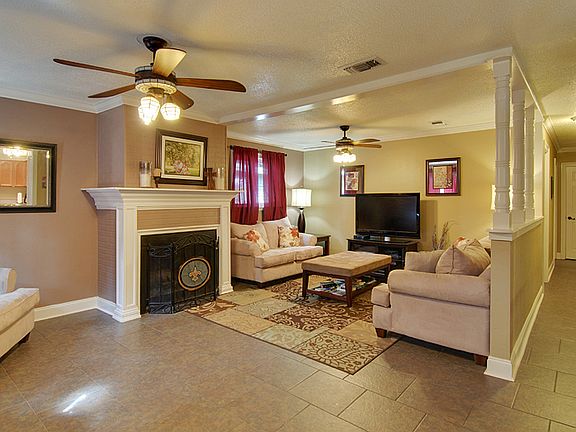 Living Room/Fireplace