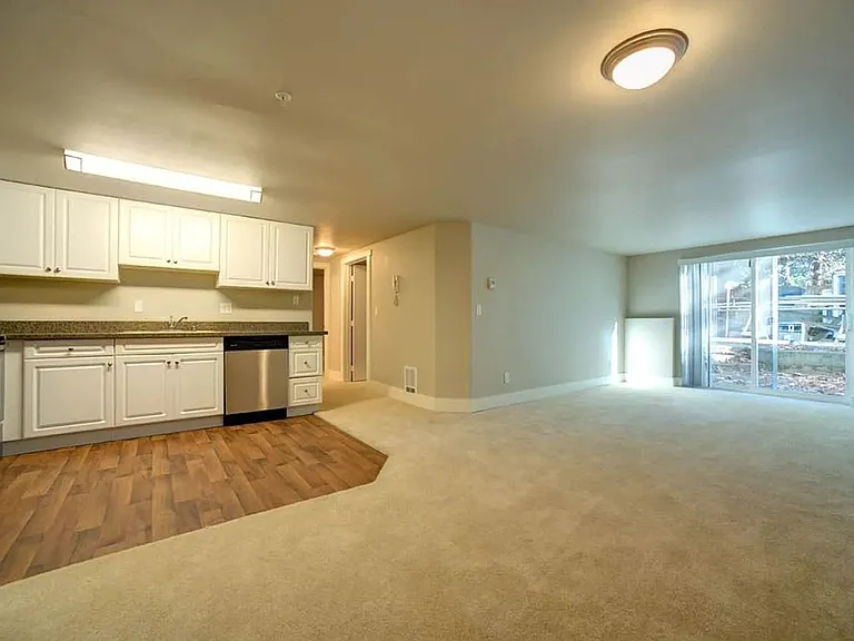 LC Park Place Apartments — Photo 14