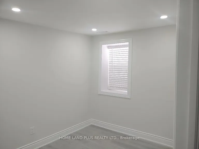 40 Penetang St #4 — Photo 1