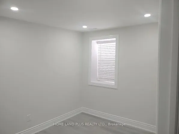 40 Penetang St #4, Barrie, ON L4M 1V6