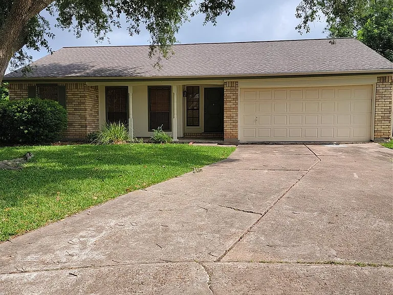 3907 Bartons Ct — Photo 1