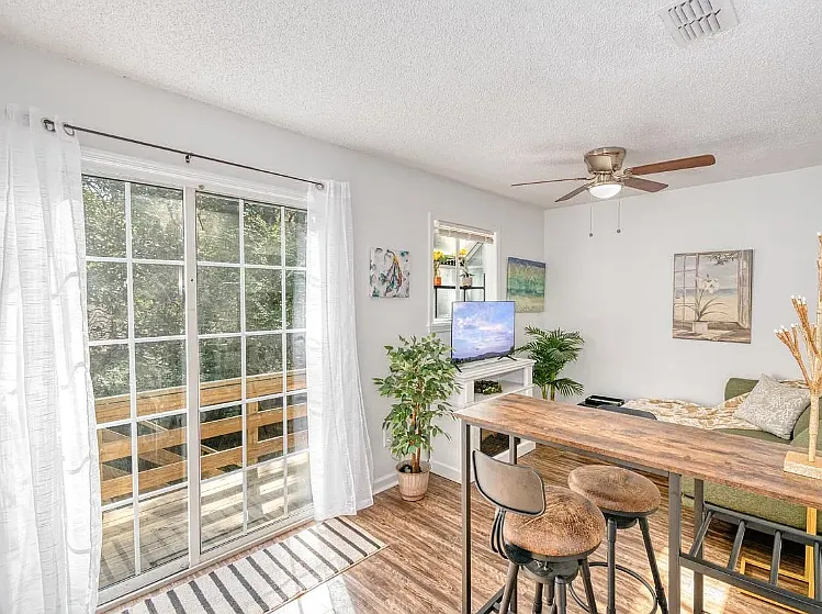 2350 Gregory Dr — Photo 7