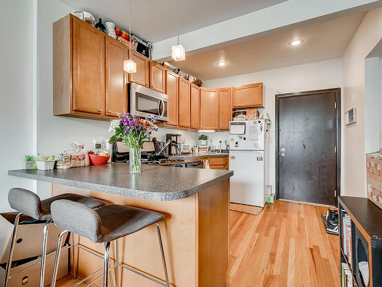 2517 Bryant Ave S #300 — Photo 3