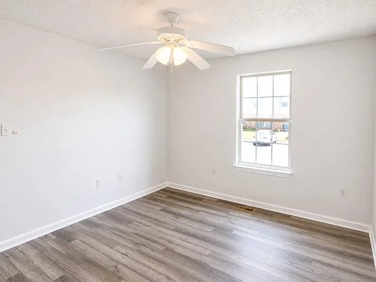 501 Emily Ln — Photo 12