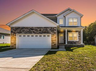 6238 Woodridge Ln, Grand Blanc, MI 48439