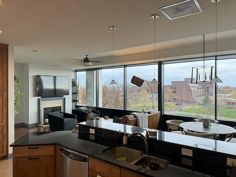 700 W 31st St #407 — Photo 9
