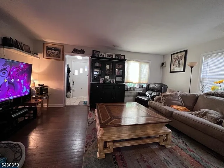 301 W Elm St — Photo 5