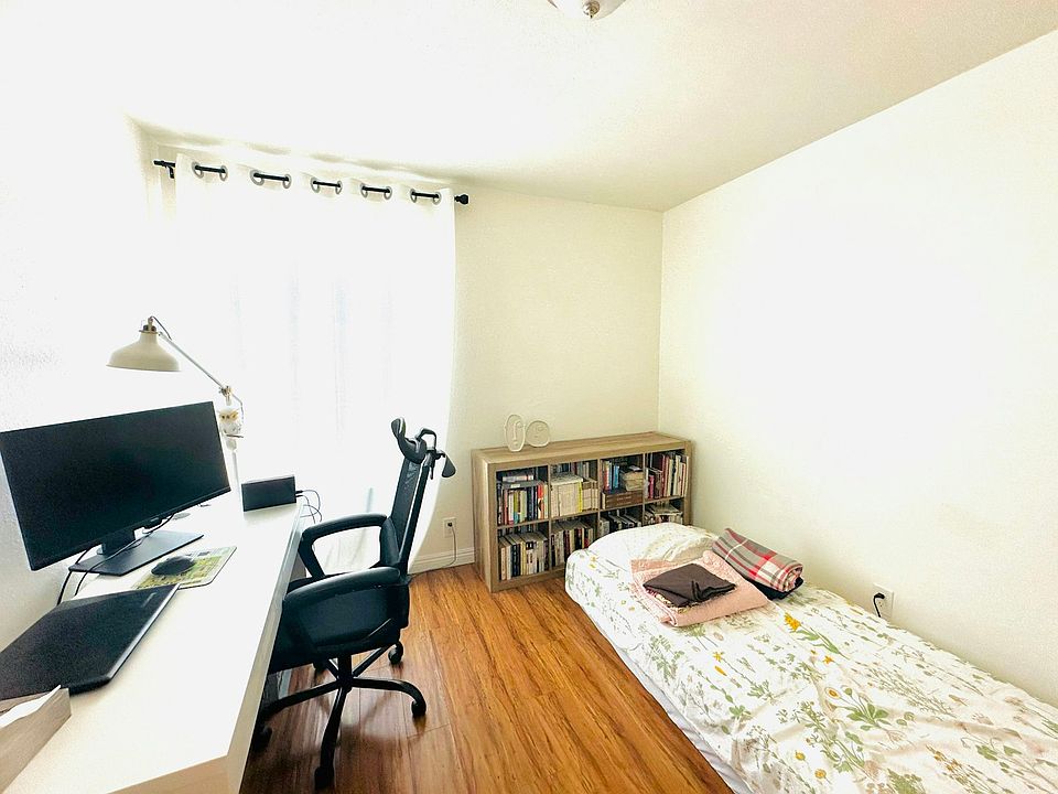 1st image of 25334 Via Viejo Room 2