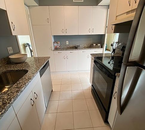 5th image of 11850 Edgewater Dr APT 811