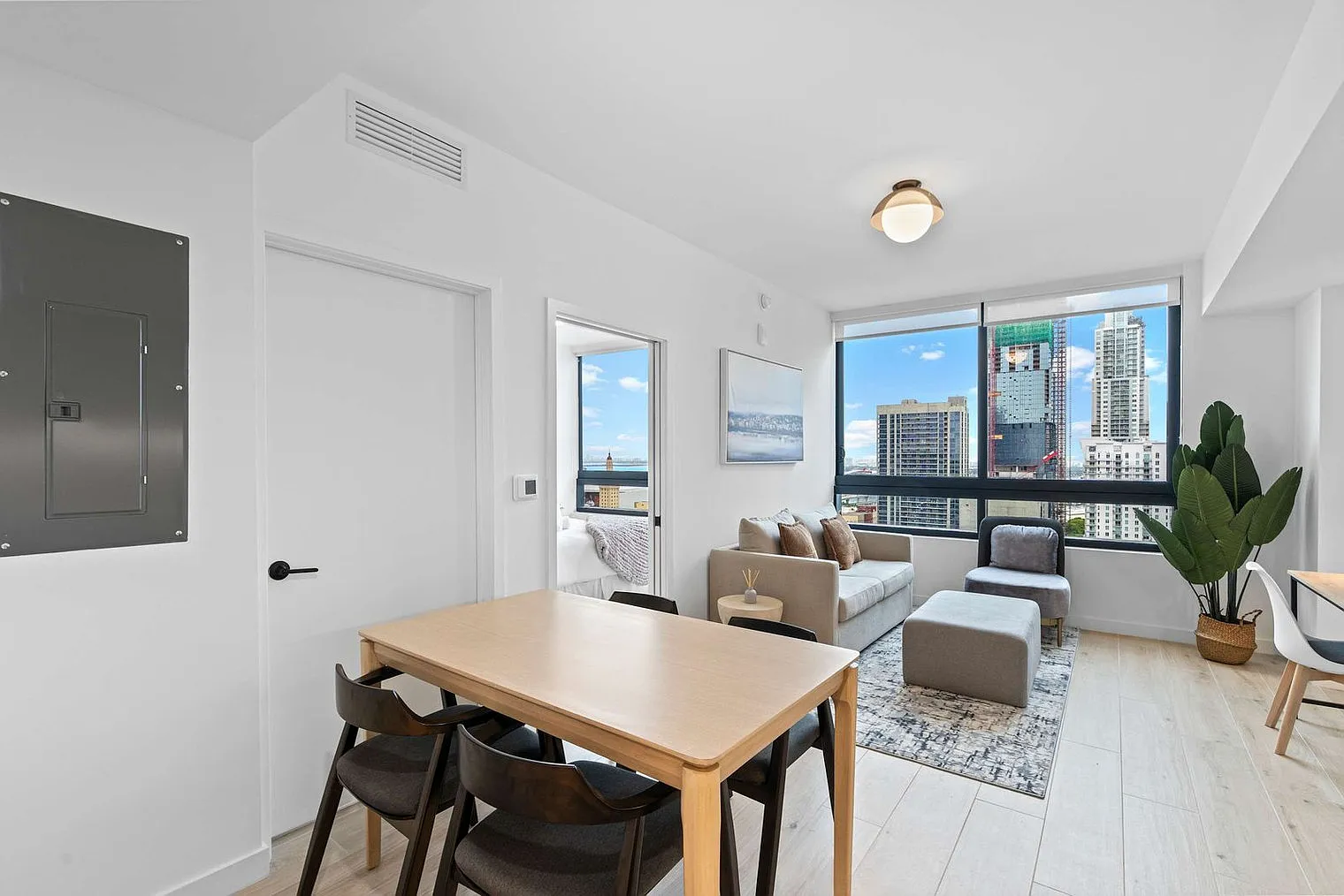 1 bed, 1.0 bath, 613 sqft, $2,727 — Photo 4