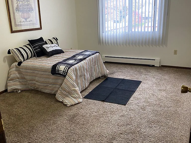 Amberwood Apartments — Photo 8