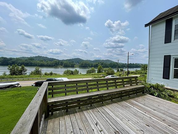 2nd image of 850 E Main St