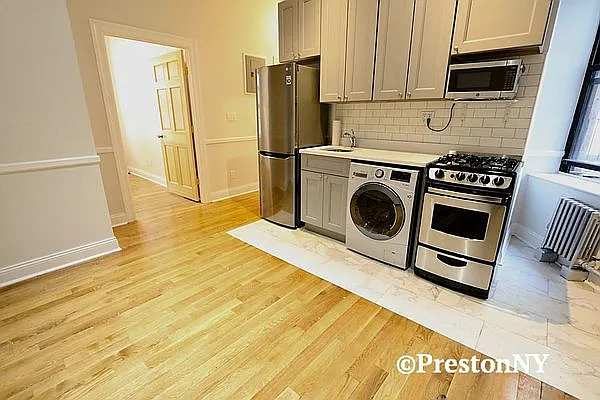 Rented by J PRESTON AND ASSOCIATES INC | media 21