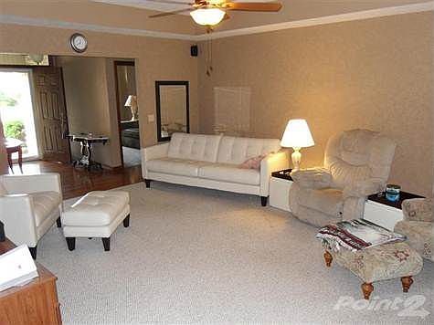 Living room large and comfy.