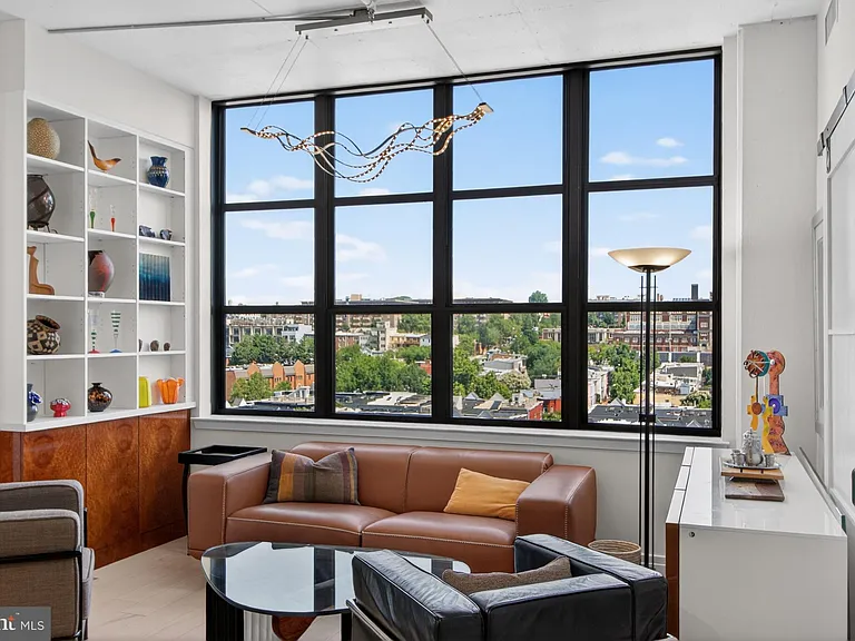 2020 12th St NW #Penthouse 03 — Photo 3