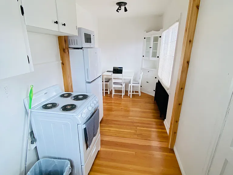 2445 Custer Ave — Photo 5