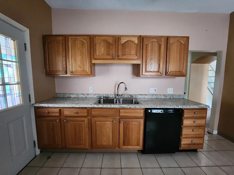 55-57 Fairview Ave #B — Photo 16