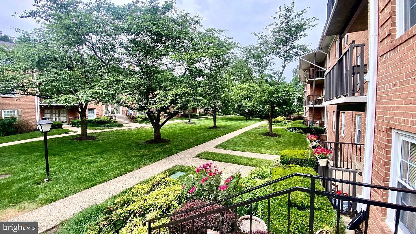 2 bed, 1.0 bath, 989 sqft, $2,500 — Photo 1
