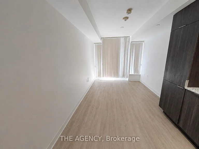 27 Bathurst St #1415W — Photo 2