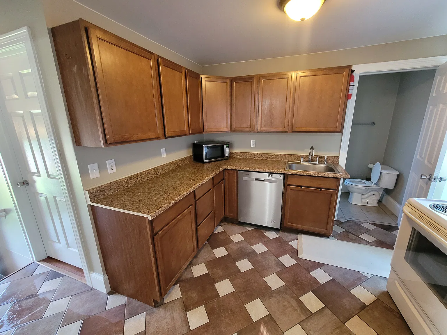 3 bed, 1420 sqft, $1,800 — Photo 4