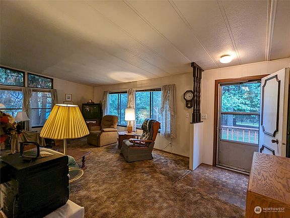 3rd image of 8233 Dawn Hill Drive SE
