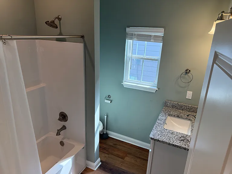 826 Rosemary Ln — Photo 5