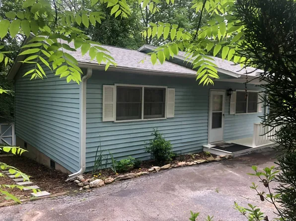 122 Wells St, Hendersonville, NC 28739