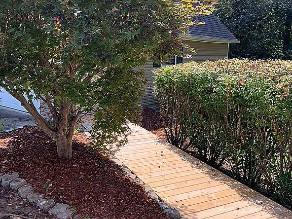 Walkway to detached garage