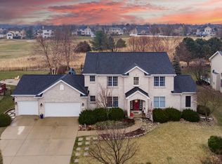 10 Stonehedges Ct, Bloomington, IL 61705