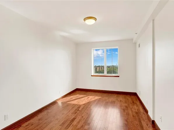 842 Ocean Parkway image 9 of 15