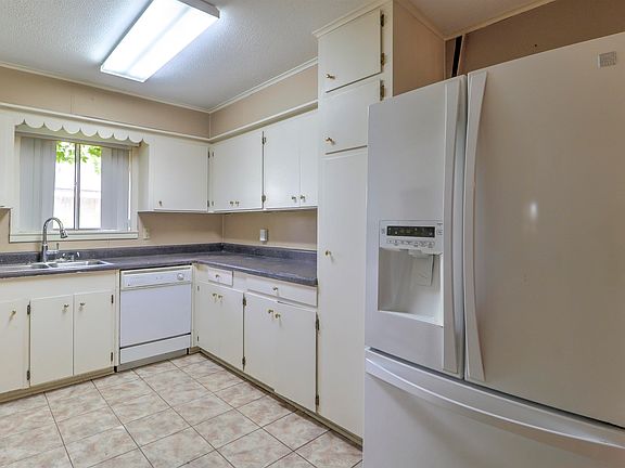 3rd image of 3702 Creole St