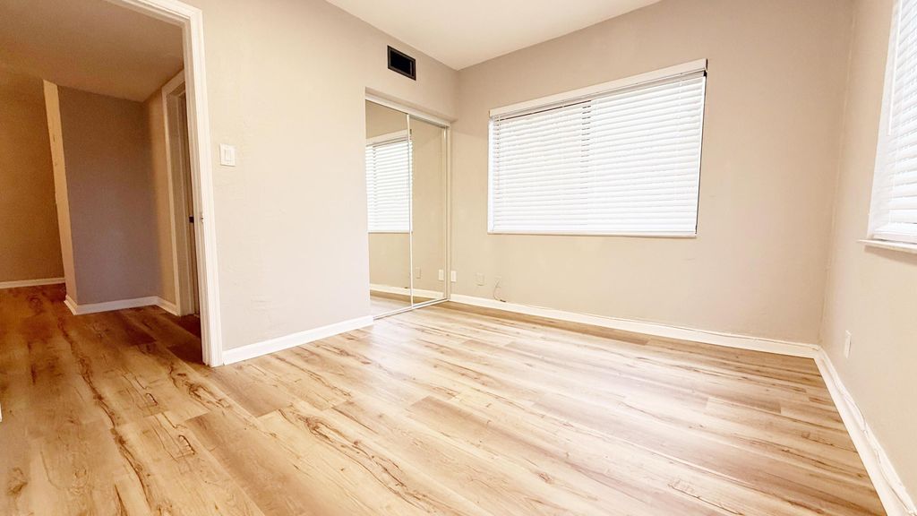 360 NW 8th Ct, photo 8