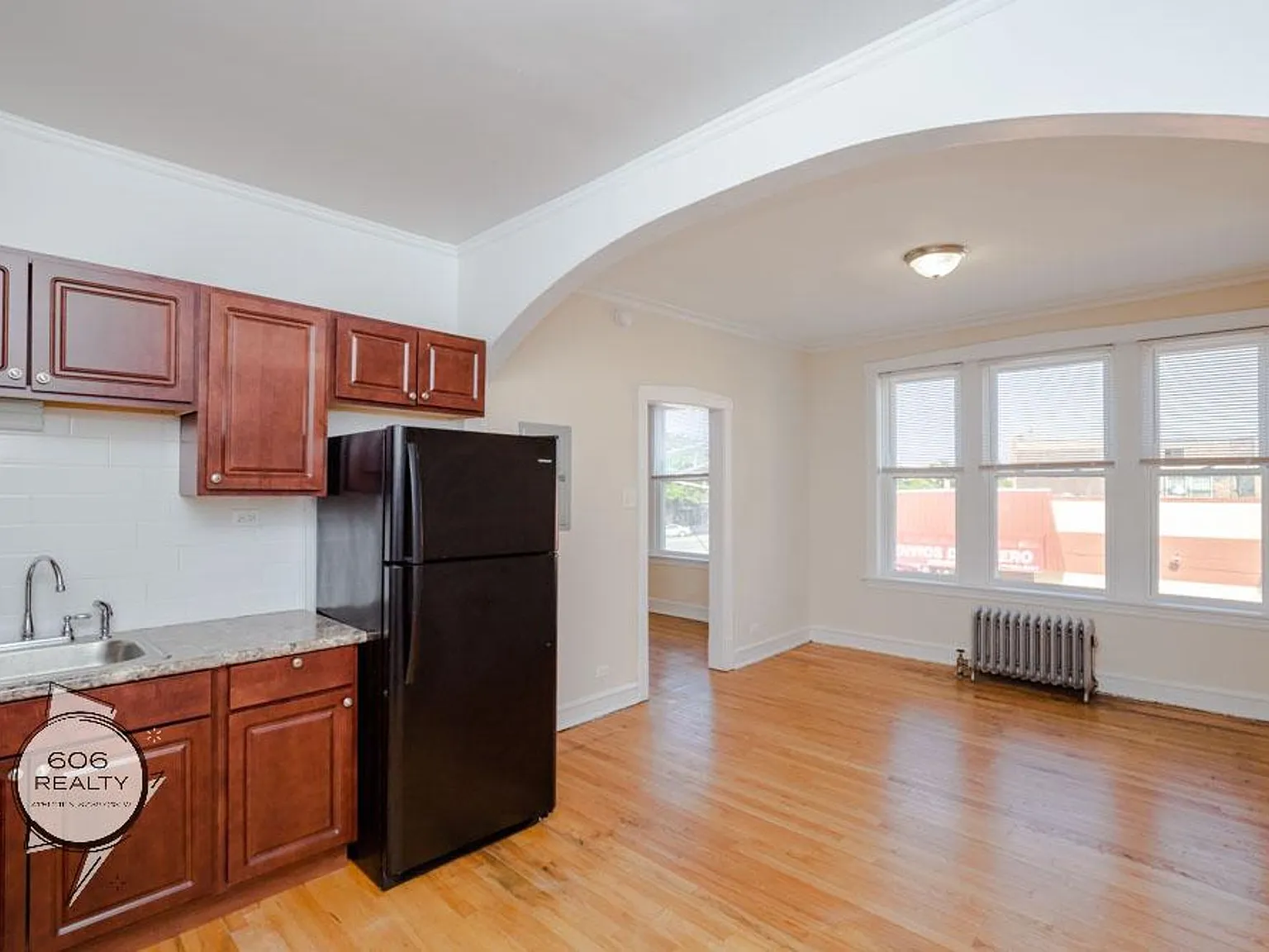 Cicero apartments! 5701-03 W Cermak Rd - 2206-2208 S 57th Ave — Photo 4