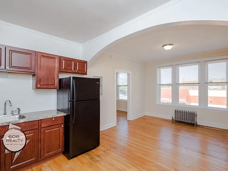 2208 S 57th Ave #10 — Photo 4