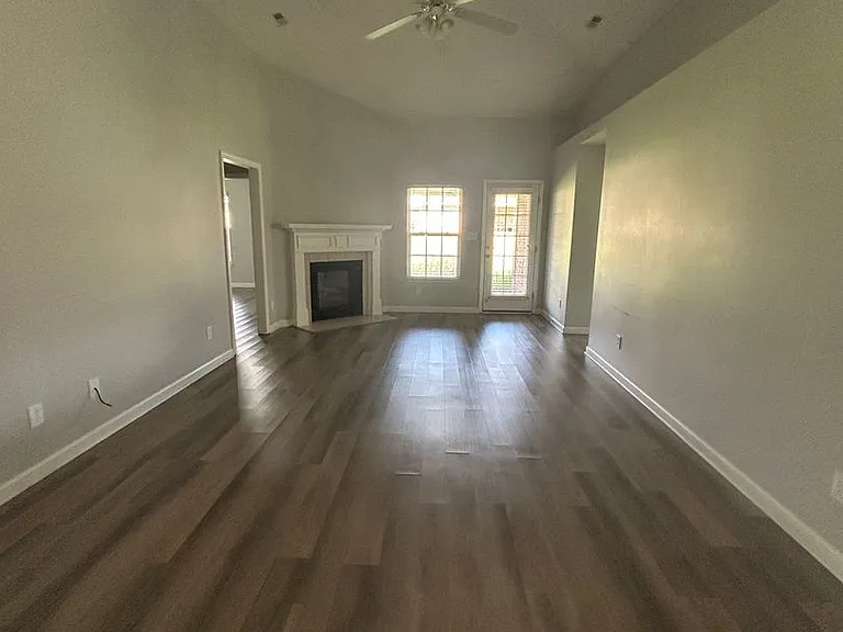 114 Amsterdam Pl — Photo 7