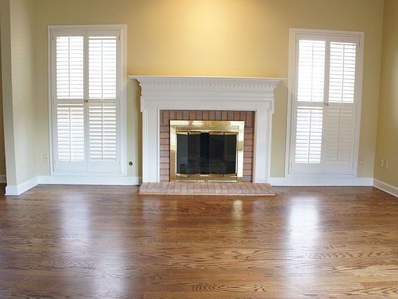 5th image of 2458 Eagleridge Ln W