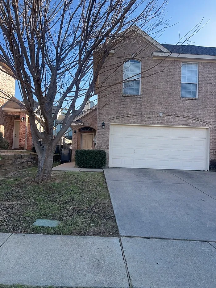 3 bed, 2.5 bath, 1392 sqft, $1,895 — Photo 1
