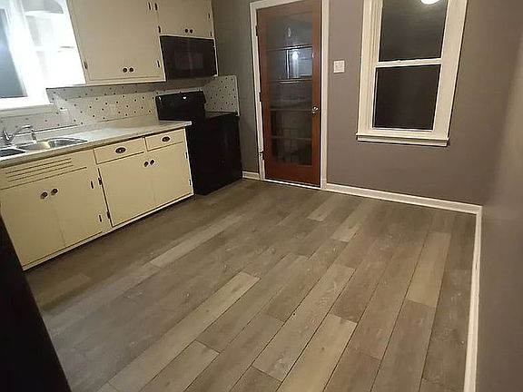 2nd image of 37 Niagara St