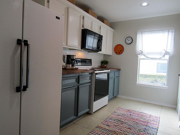 2nd image of 2706 Woodridge Manor Dr