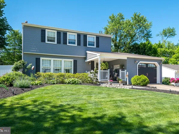 34 Madison Dr, Laurel Springs, NJ 08021