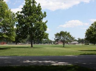 130 Oxford Ave, Clarendon Hills, IL 60514